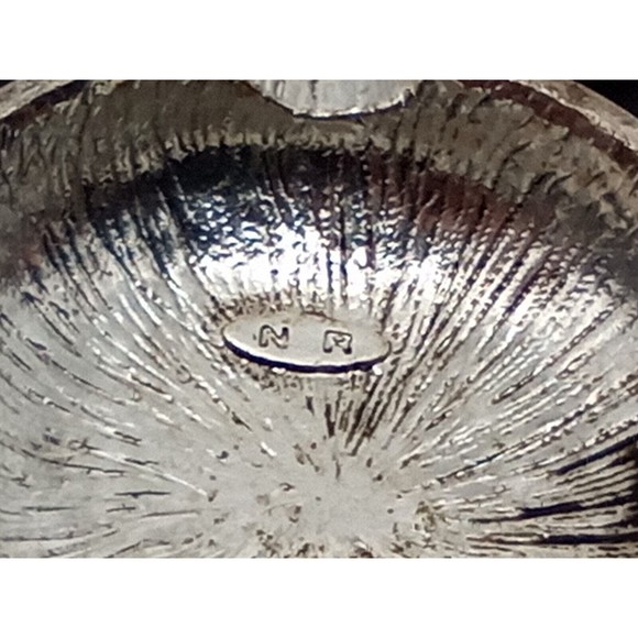 Vintage Christmas Ball Ornament Brooch Pin Ribbon Signed NR Enamel Silver Tone - Picture 9 of 12